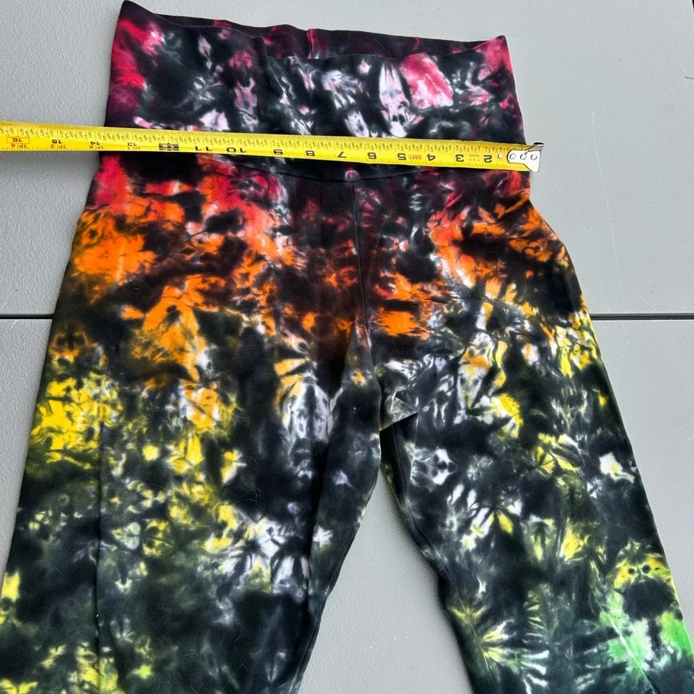 American Apparel Red and Black Tie-Dye Leggings - Picture 4 of 8